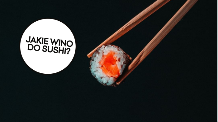 sushi z winem podczas kolacji